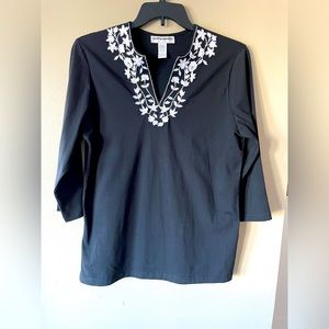 Cathy Daniels Women’s M Black Tunic Top With White Floral Embroidery